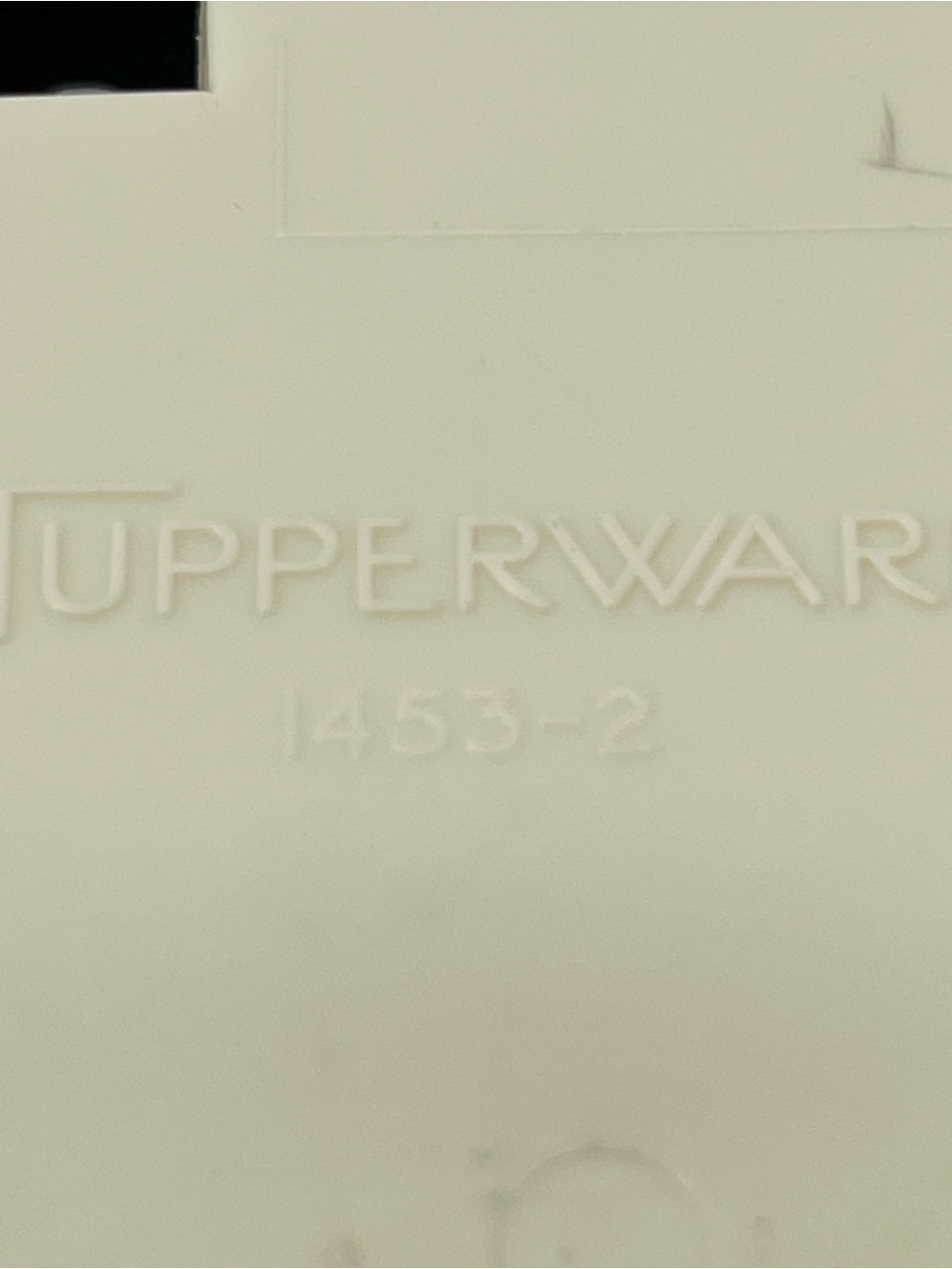 Tupperware Cream Key-Shaped Wall Hook Rack #1453-2 - Picture 5 of 6